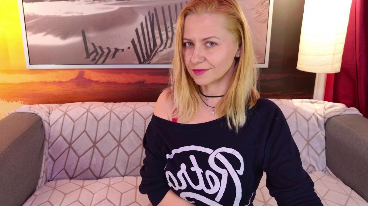 Webcam chat profile for NymphoARRIx: Legs, feet & shoes