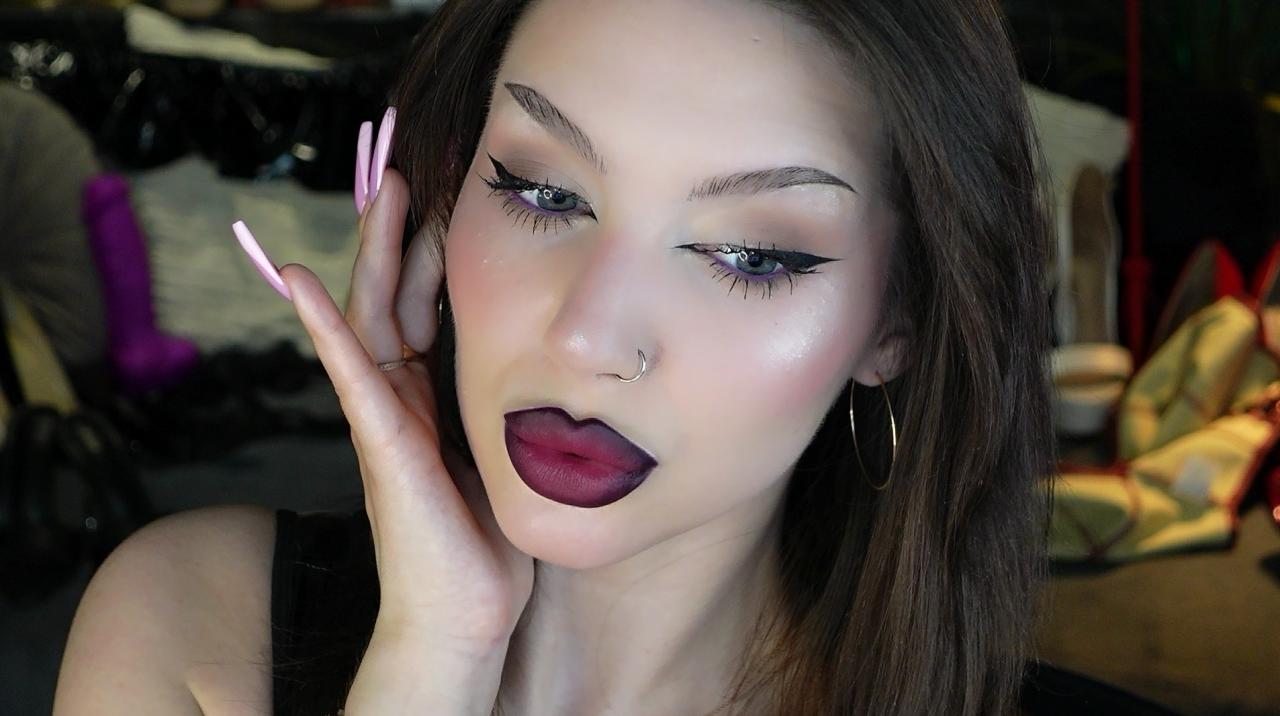 Webcam chat profile for DarsyFancy: Dominatrix