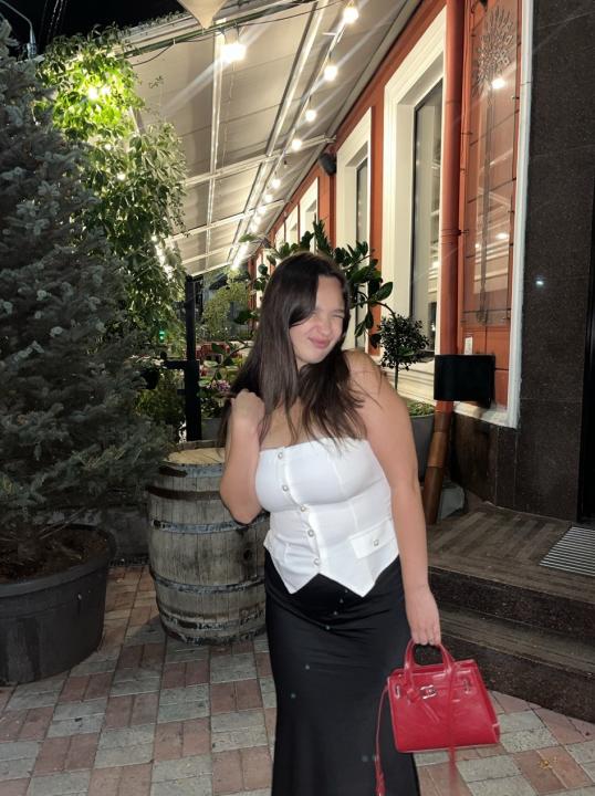 Webcam chat profile for CurvyMuse: Music