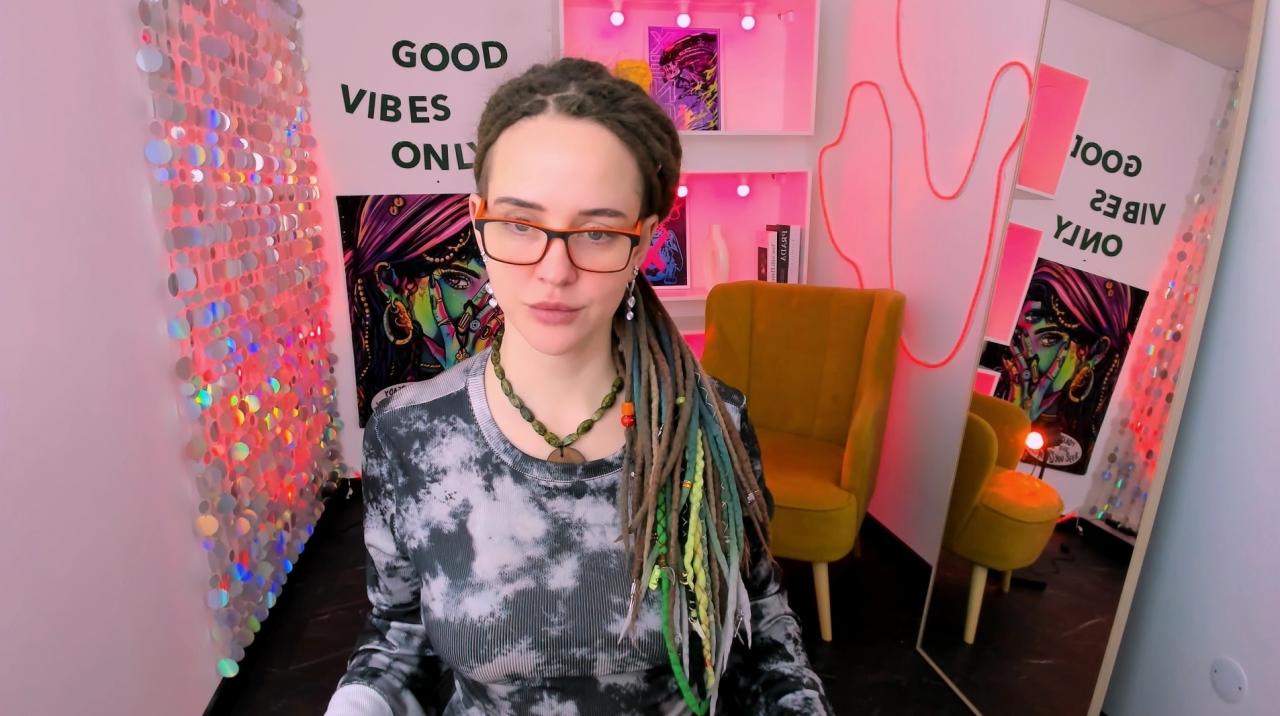 Webcam chat profile for LisaFoxy: Legs, feet & shoes