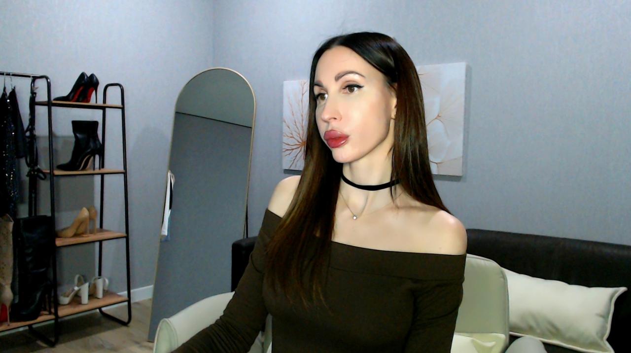 Webcam chat profile for EllaSea: Leather