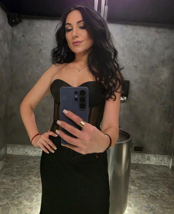 Webcam chat profile for Melan1e: Outfits