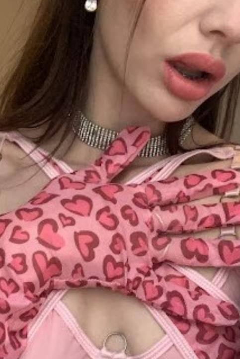 Webcam chat profile for Cuddliesa: Leather