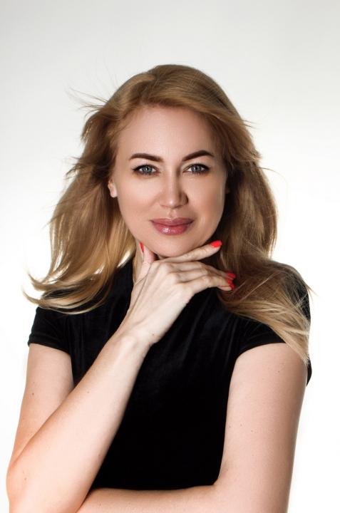 Webcam chat profile for ElanoraGrace: Exercise