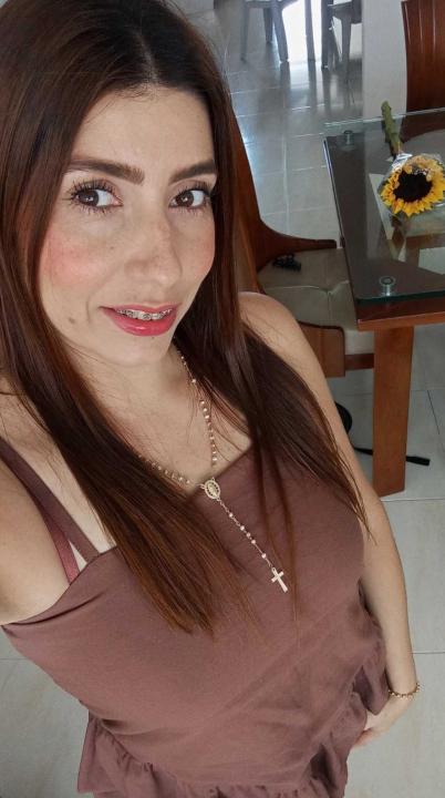 Webcam chat profile for JulianaPretty: Legs, feet & shoes
