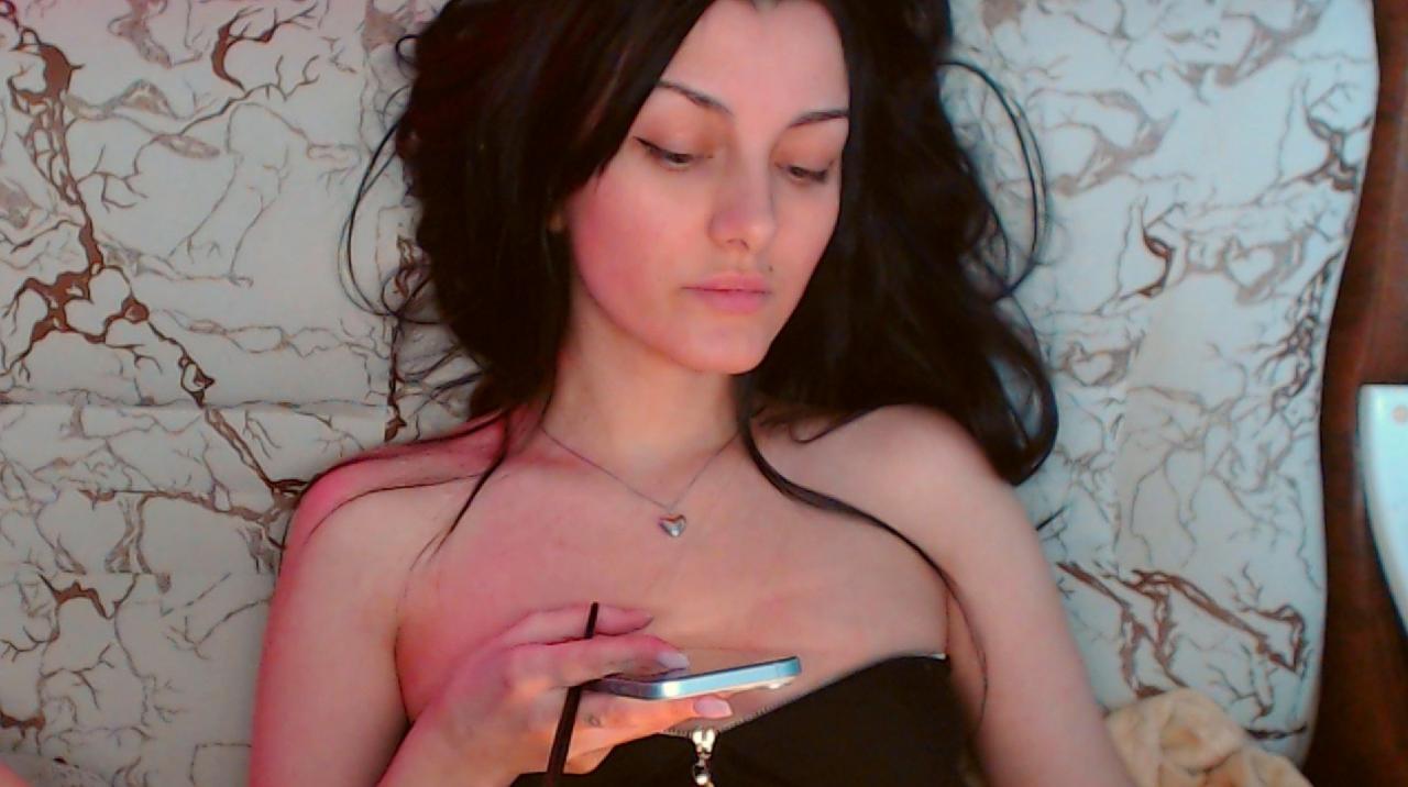 Webcam chat profile for Alina322: Piercings & tattoos