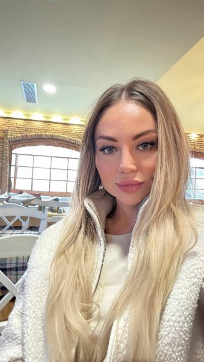 Webcam chat profile for Lyvra: Ask about my Hobbies