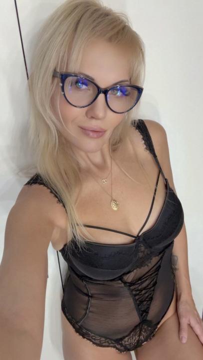 Webcam chat profile for RosePetall