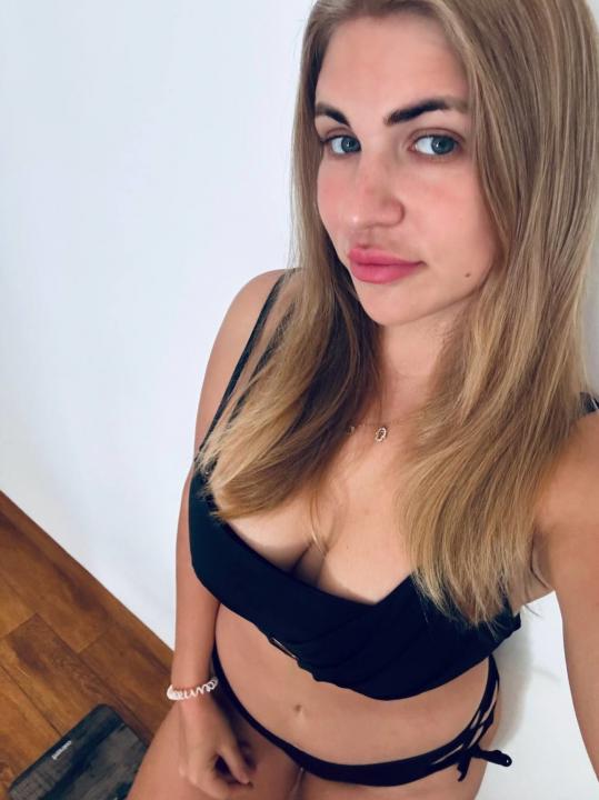 Webcam chat profile for Seralune