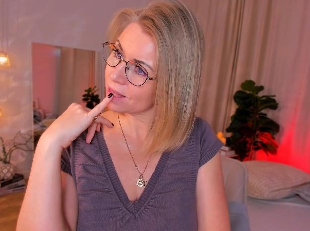 Webcam chat profile for AnnieLight: Legs, feet & shoes