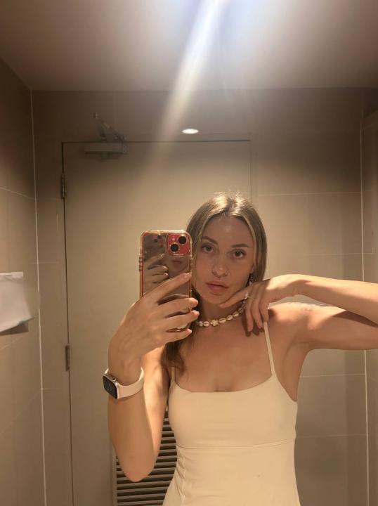 Webcam chat profile for MiraTravel: Dancing