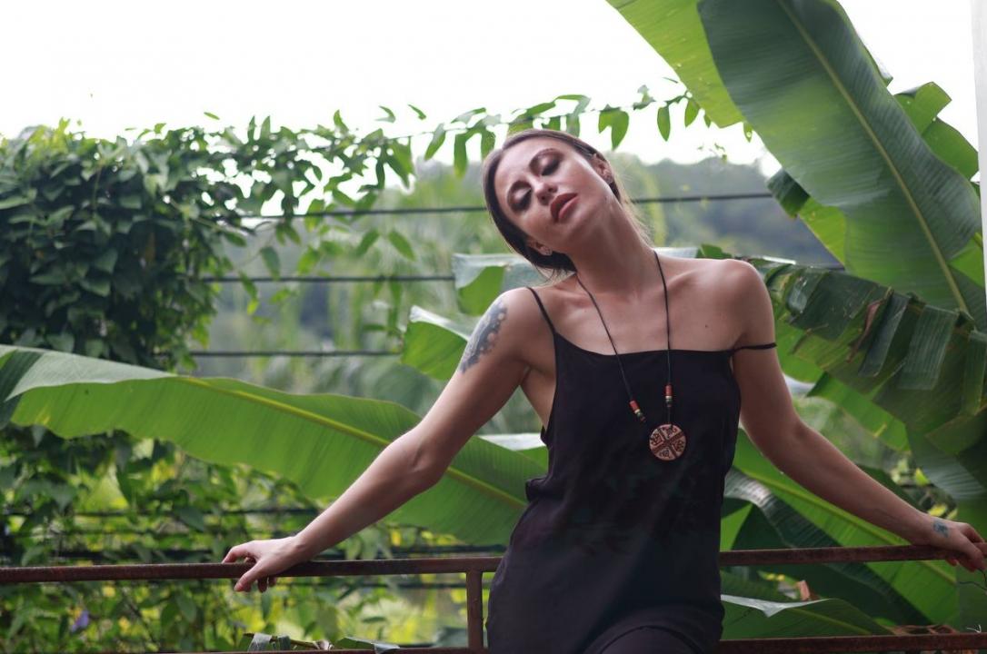 Webcam chat profile for MiraTravel: Dancing