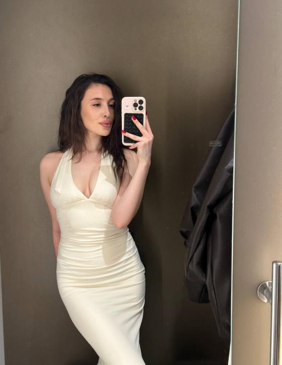 Webcam chat profile for KitKattX: Legs, feet & shoes