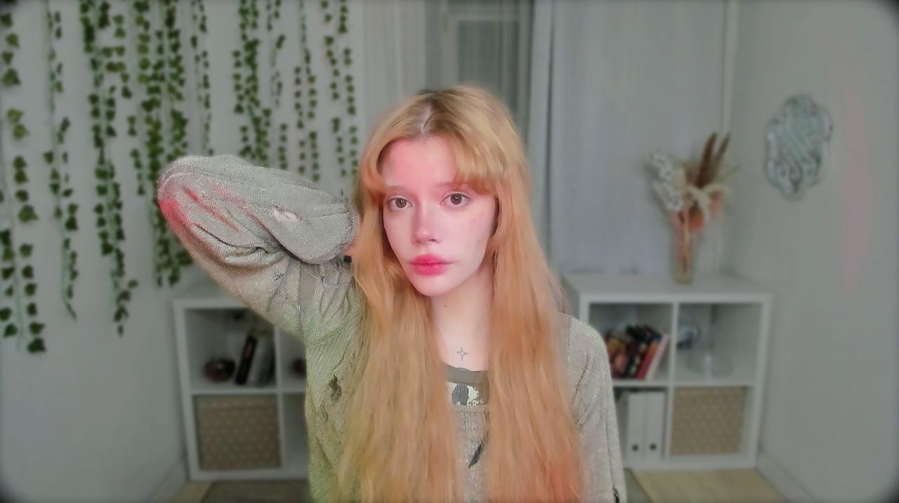 Webcam chat profile for SweetMell: Leather