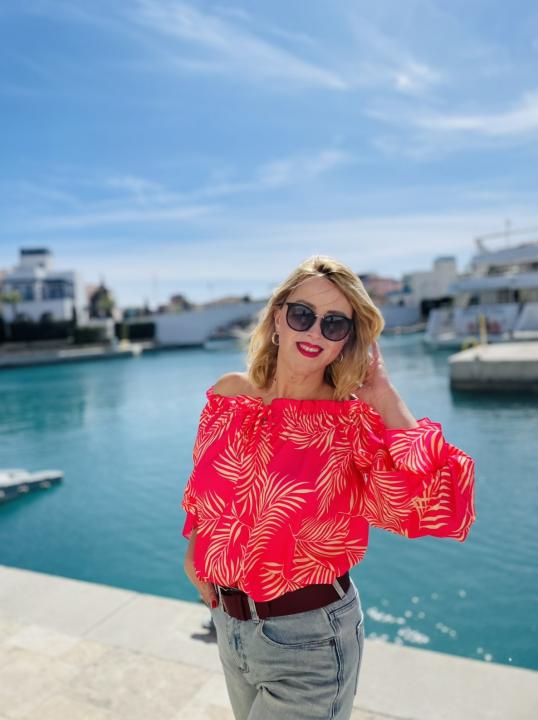 Webcam chat profile for MyAngelShy: Legs, feet & shoes