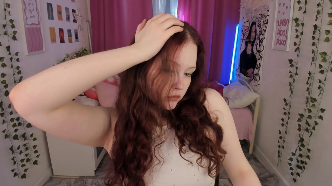 Webcam chat profile for YenneferLitt: Legs, feet & shoes