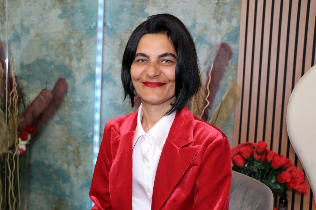 Webcam chat profile for KalystaSwiss: Legs, feet & shoes