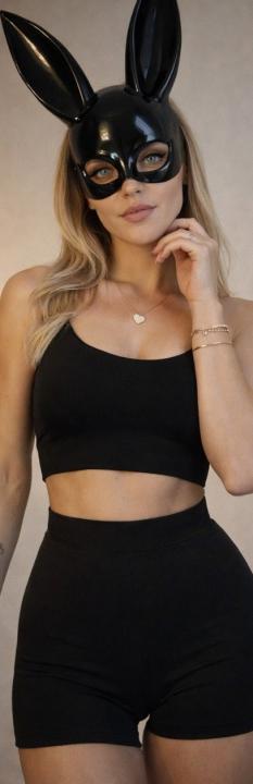 Webcam chat profile for NaughtyGlow: Dancing