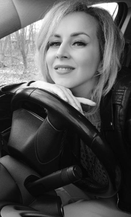 Webcam chat profile for SweettWomann: Legs, feet & shoes