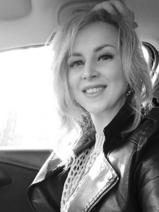 Webcam chat profile for SweettWomann: Legs, feet & shoes