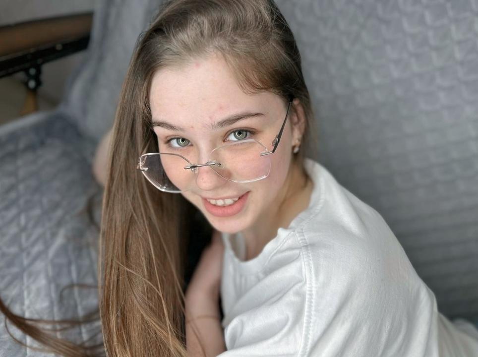 Webcam chat profile for KellyKissX: Legs, feet & shoes