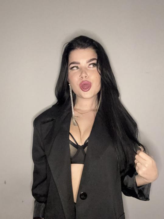 Webcam chat profile for FlowersCute