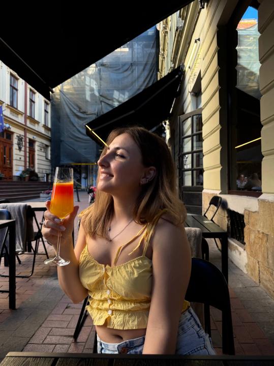 Webcam chat profile for LovelyAura