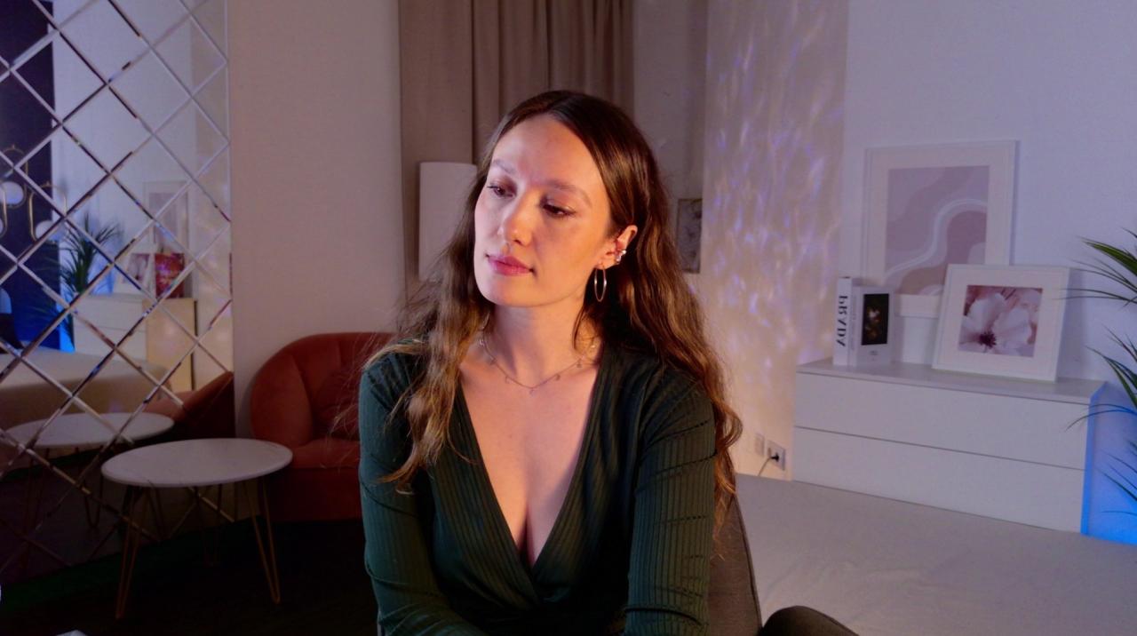 Webcam chat profile for AgnesGoddes: Legs, feet & shoes