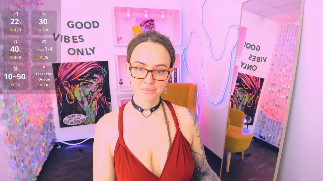 Webcam chat profile for LisaFoxy: Legs, feet & shoes