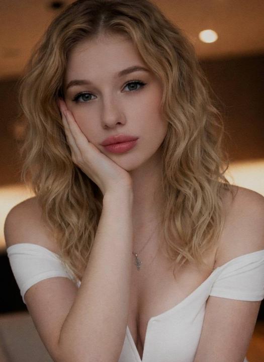 Webcam chat profile for Vayra: Ask about my Hobbies