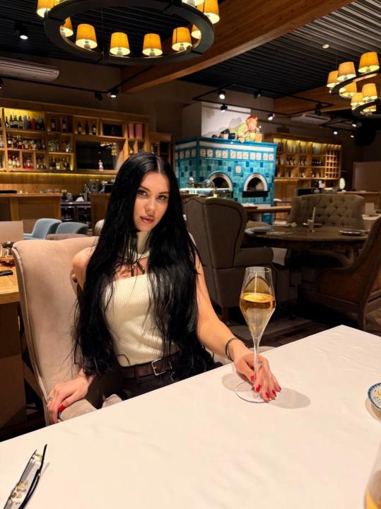 Webcam chat profile for Valerise: Books/Reading