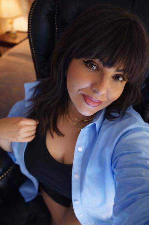 Webcam chat profile for AureliaLunit: Ask about my Hobbies