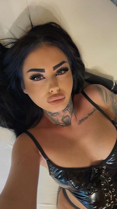 Webcam chat profile for CuckoldressAsh: Dominatrix