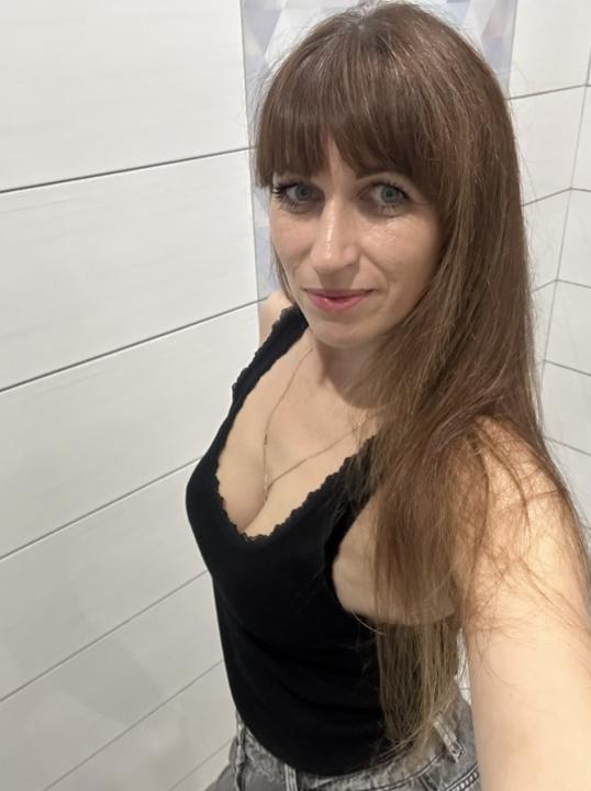 Webcam chat profile for RedRose