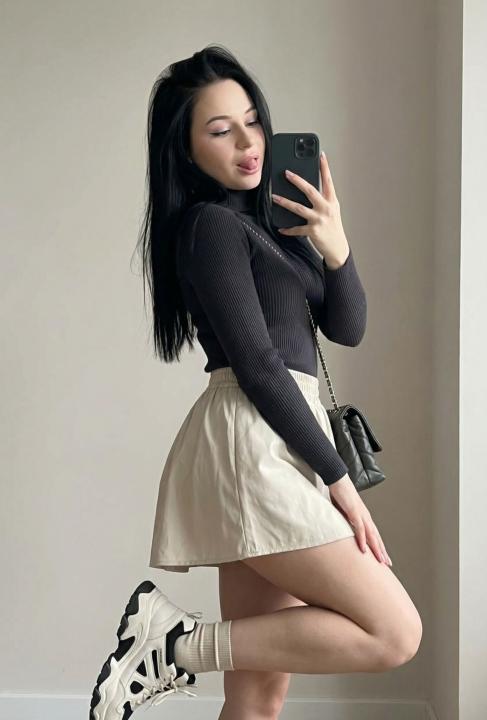 Webcam chat profile for Mellana: Cooking