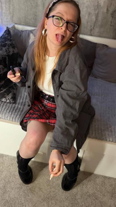 Webcam chat profile for CoyEmma: Strip-tease