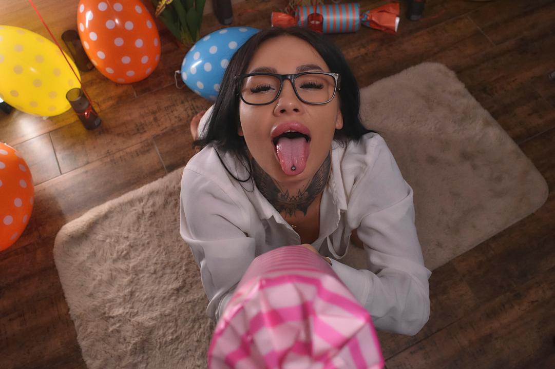 Webcam chat profile for AngellBlackX: Bondage & discipline