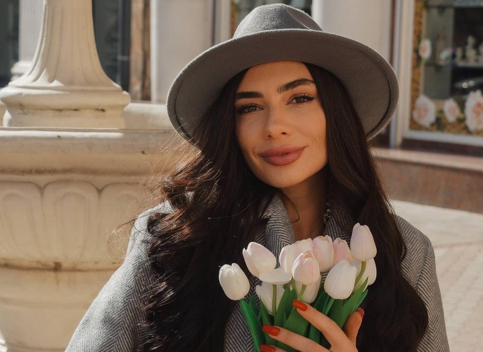 Webcam chat profile for AstonishingDiva: Dominatrix