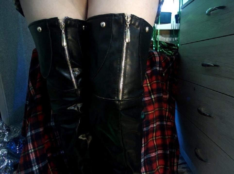 Webcam chat profile for OrangeSoul: Exhibition