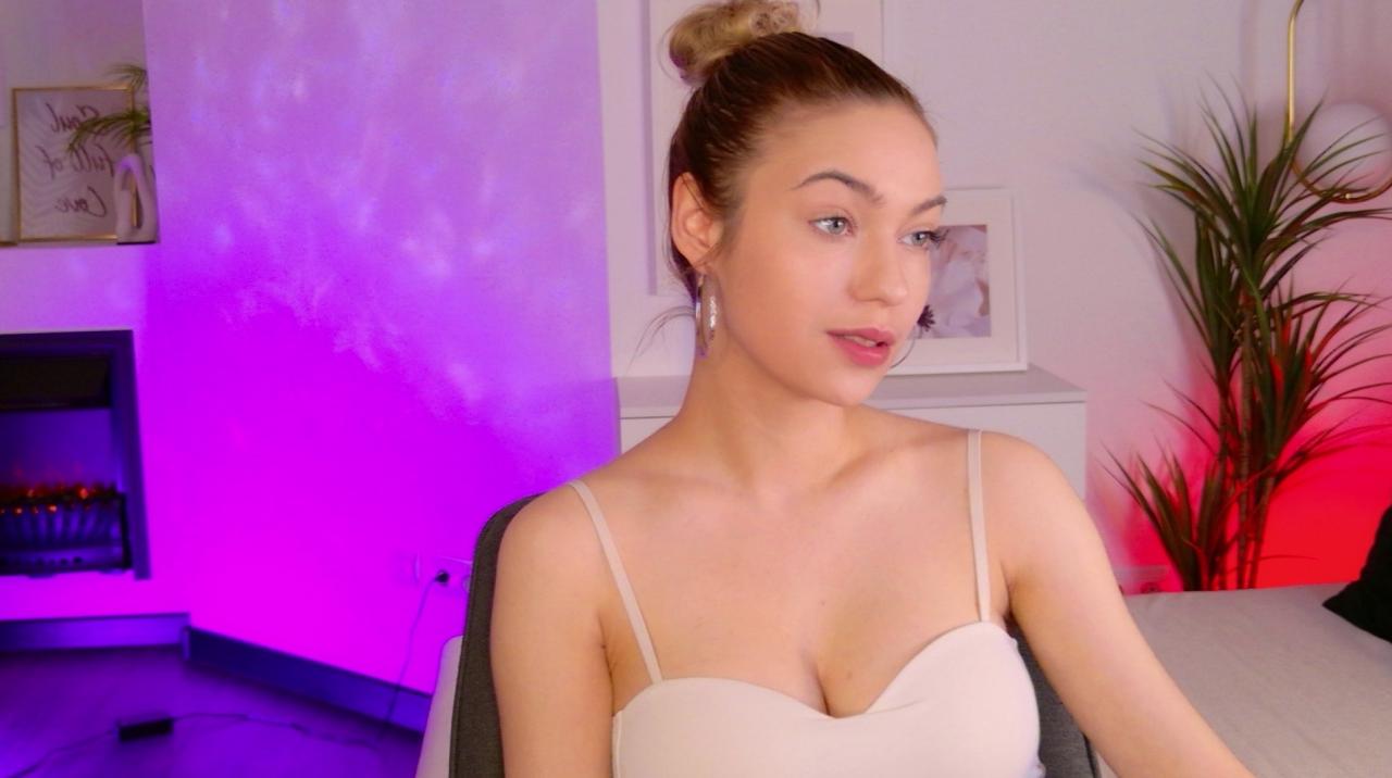 Webcam chat profile for AlysiaSun: Legs, feet & shoes