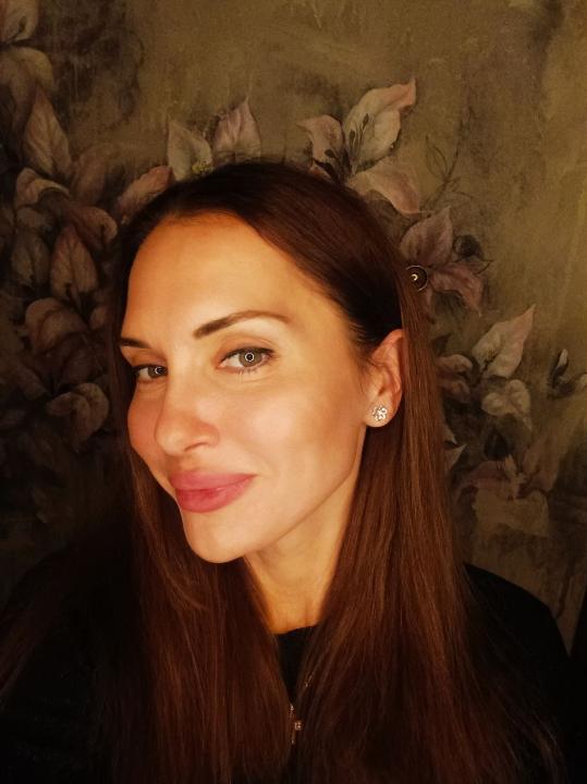 Webcam chat profile for LioraMind: Outfits