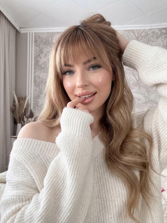 Webcam chat profile for Rinae: Legs, feet & shoes