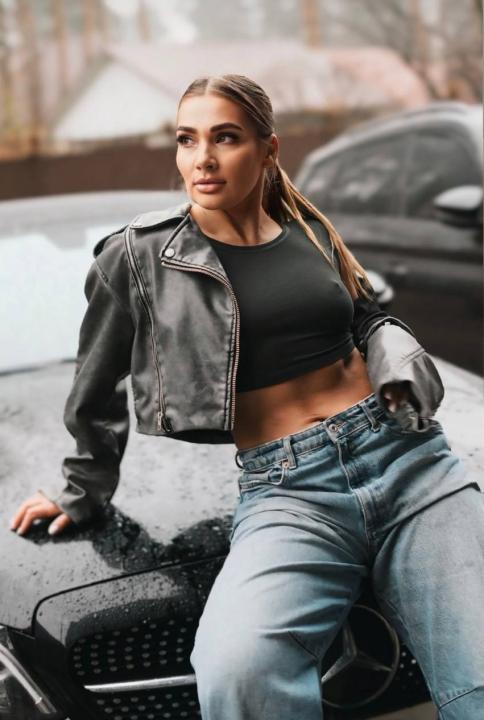 Webcam chat profile for AmiLove: Dancing