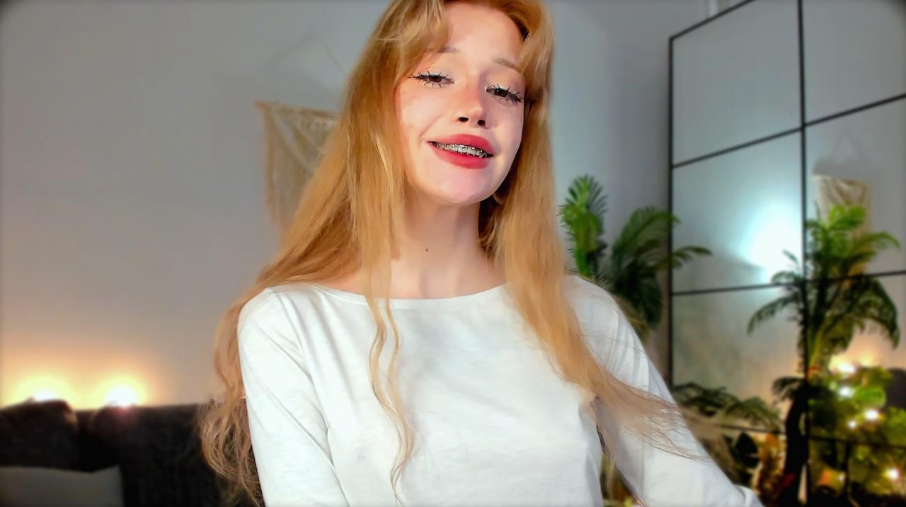 Webcam chat profile for SweetMell: Leather