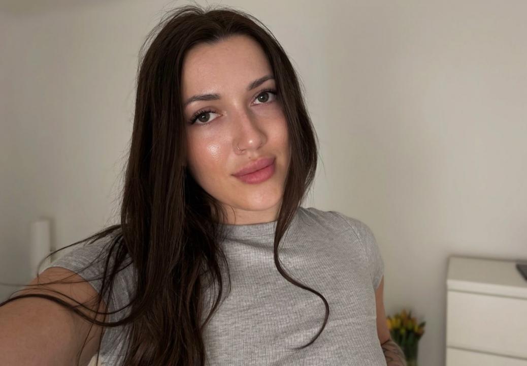 Webcam chat profile for SweetTi: Leather