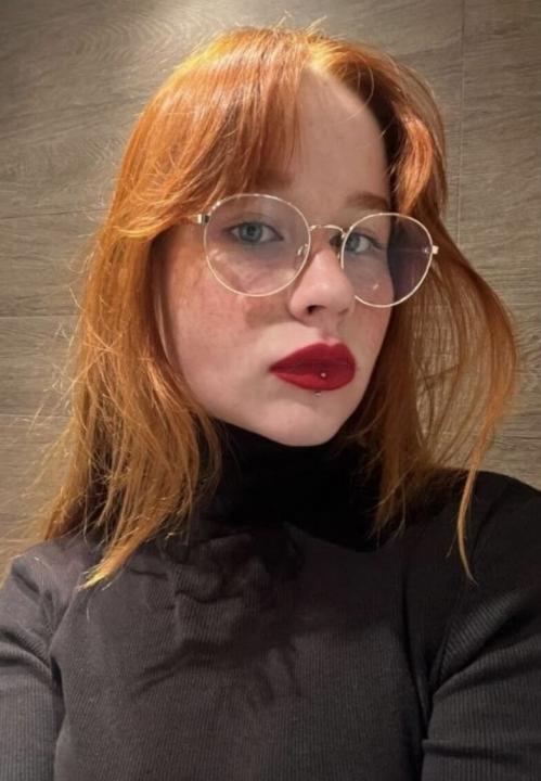 Webcam chat profile for sweetiefoxxxy: Latex & rubber