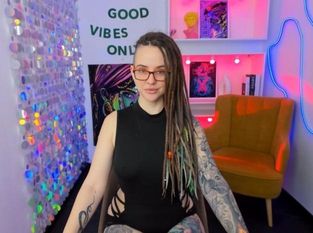 Webcam chat profile for LisaFoxy: Legs, feet & shoes