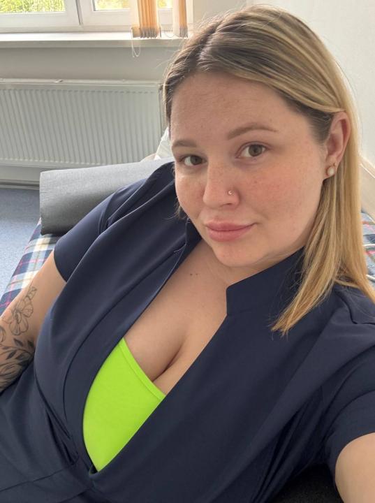 Webcam chat profile for IceBaby063: Nails