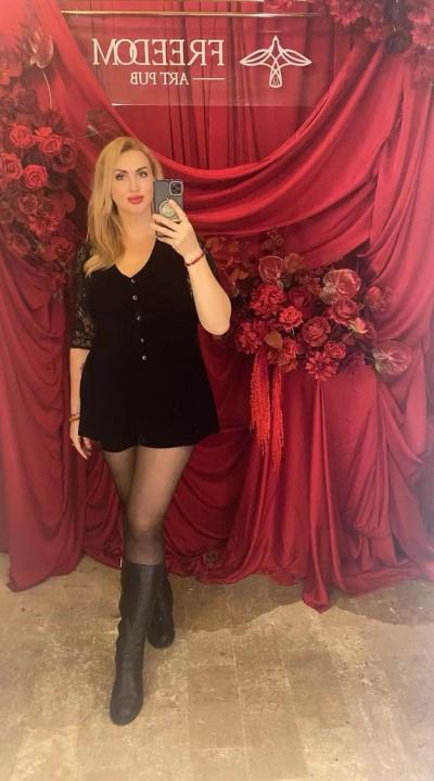 Webcam chat profile for Virella: Ask about my Hobbies