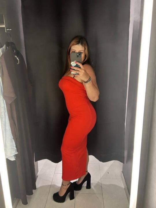 Webcam chat profile for LisichkaGirl: Legs, feet & shoes